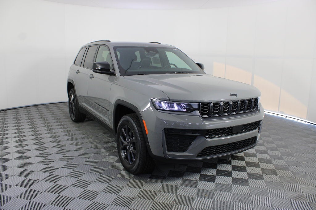 2027 Jeep Grand Cherokee Laredo Altitude
