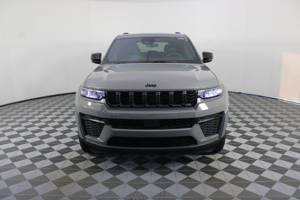 2027 Jeep Grand Cherokee Laredo Altitude