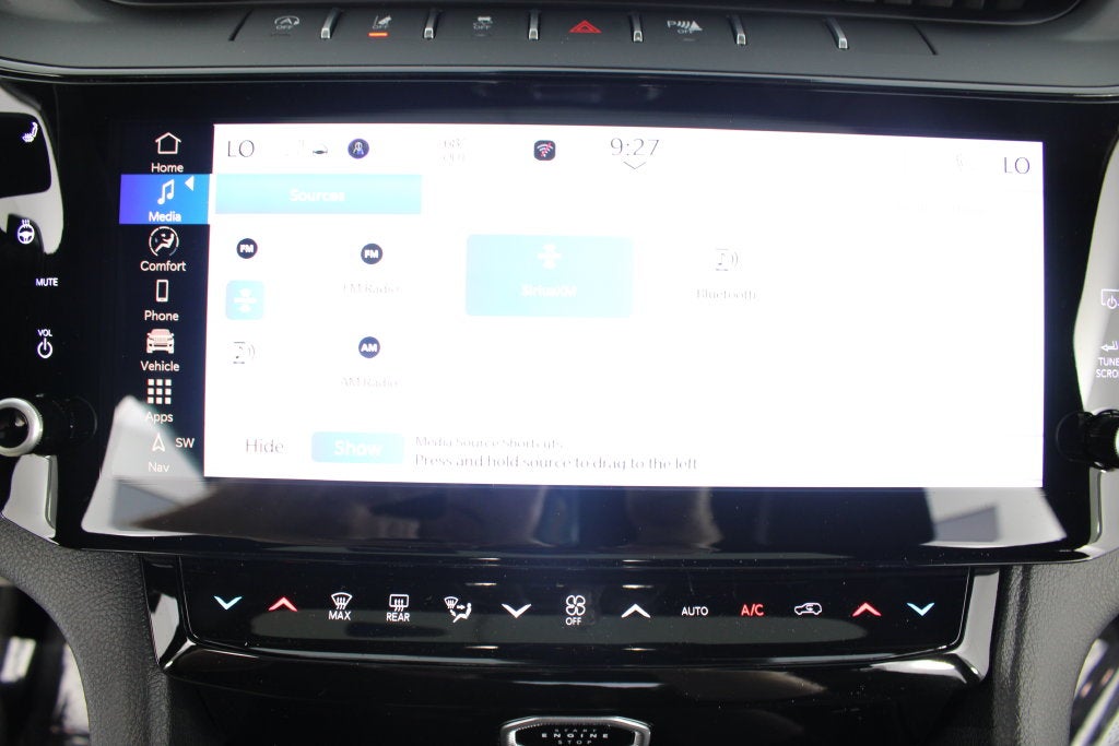 2027 Jeep Grand Cherokee Laredo Altitude