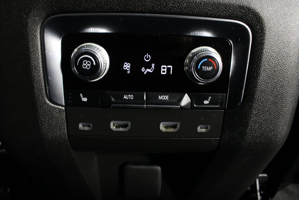 2023 GMC Yukon XL AT4