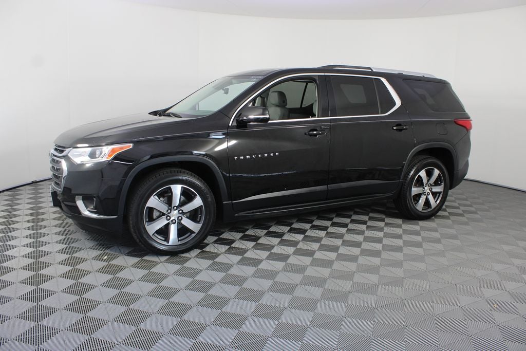 Used 2018 Chevrolet Traverse 3LT with VIN 1GNERHKW1JJ102826 for sale in Aurora, MO