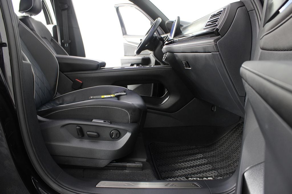 2025 Volkswagen Atlas Cross Sport 2.0T SEL Premium R-Line