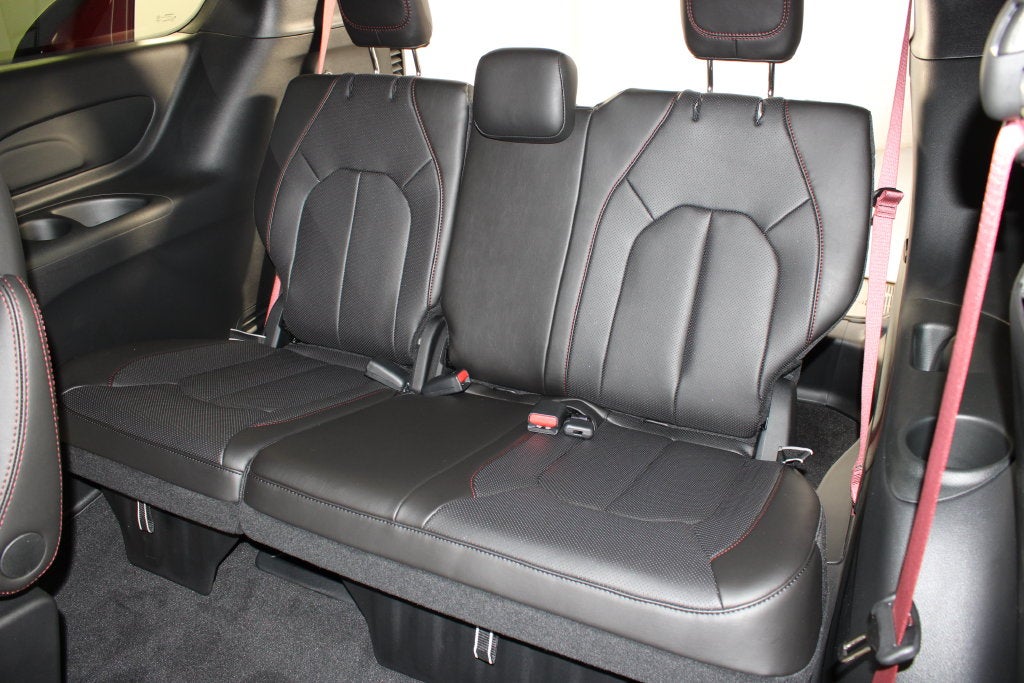 2027 Chrysler Pacifica Select