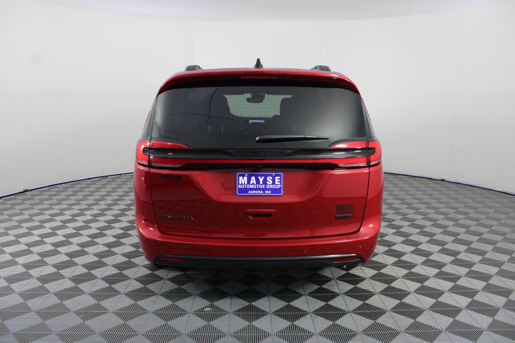 2027 Chrysler Pacifica Select