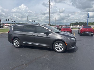 2017 Chrysler Pacifica Touring L Plus