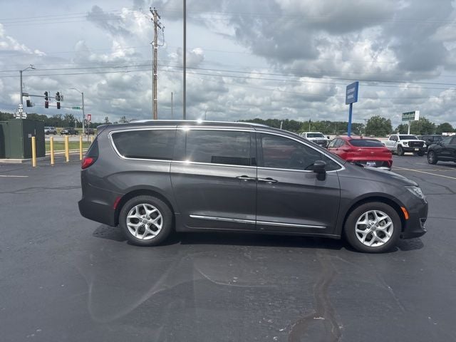 2017 Chrysler Pacifica Touring L Plus