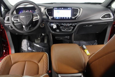 2025 Chrysler Pacifica Hybrid Pinnacle