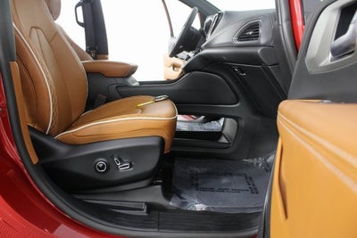 2025 Chrysler Pacifica Hybrid Pinnacle