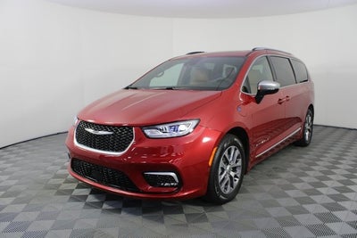 2025 Chrysler Pacifica Hybrid Pinnacle