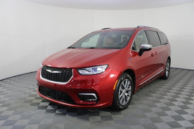 2025 Chrysler Pacifica Hybrid Pinnacle