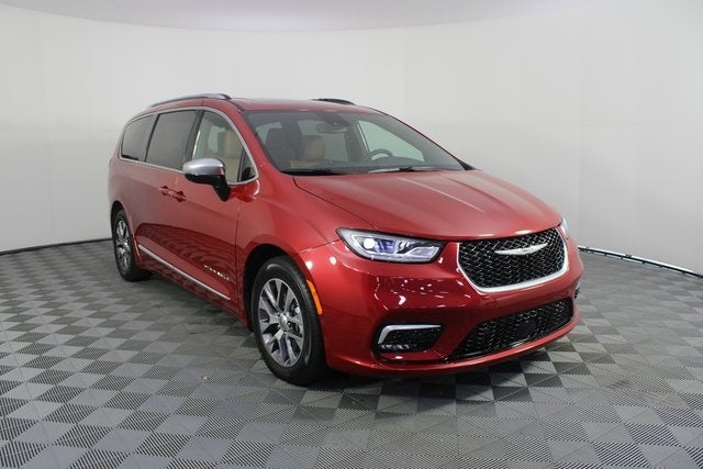2025 Chrysler Pacifica Hybrid Pinnacle