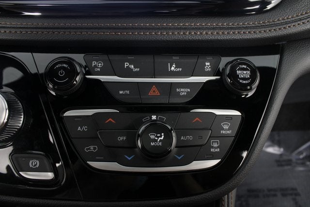 2025 Chrysler Pacifica Hybrid Pinnacle