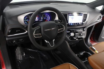 2025 Chrysler Pacifica Hybrid Pinnacle